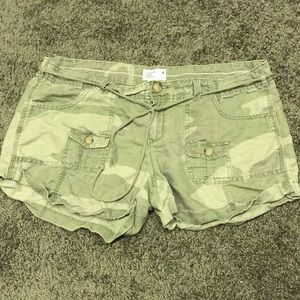 American Eagle Shorts!! Size 14!! Camouflage!!